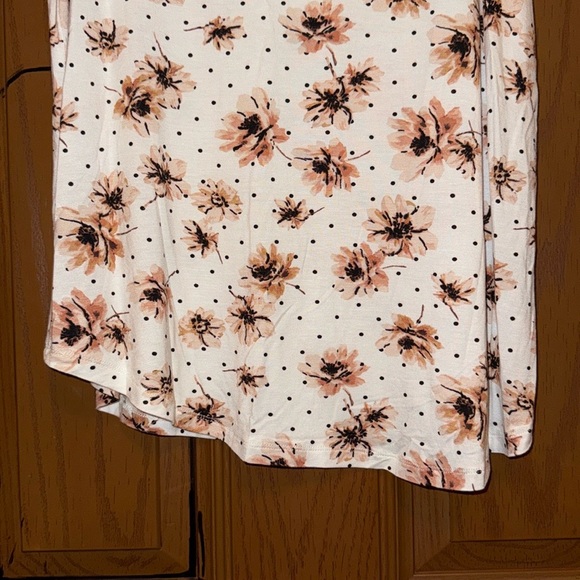 NWT! Maurices 24/7 Mara High Neck Slanted Hem Tank Top In Floral & Dot Print - Picture 11 of 15